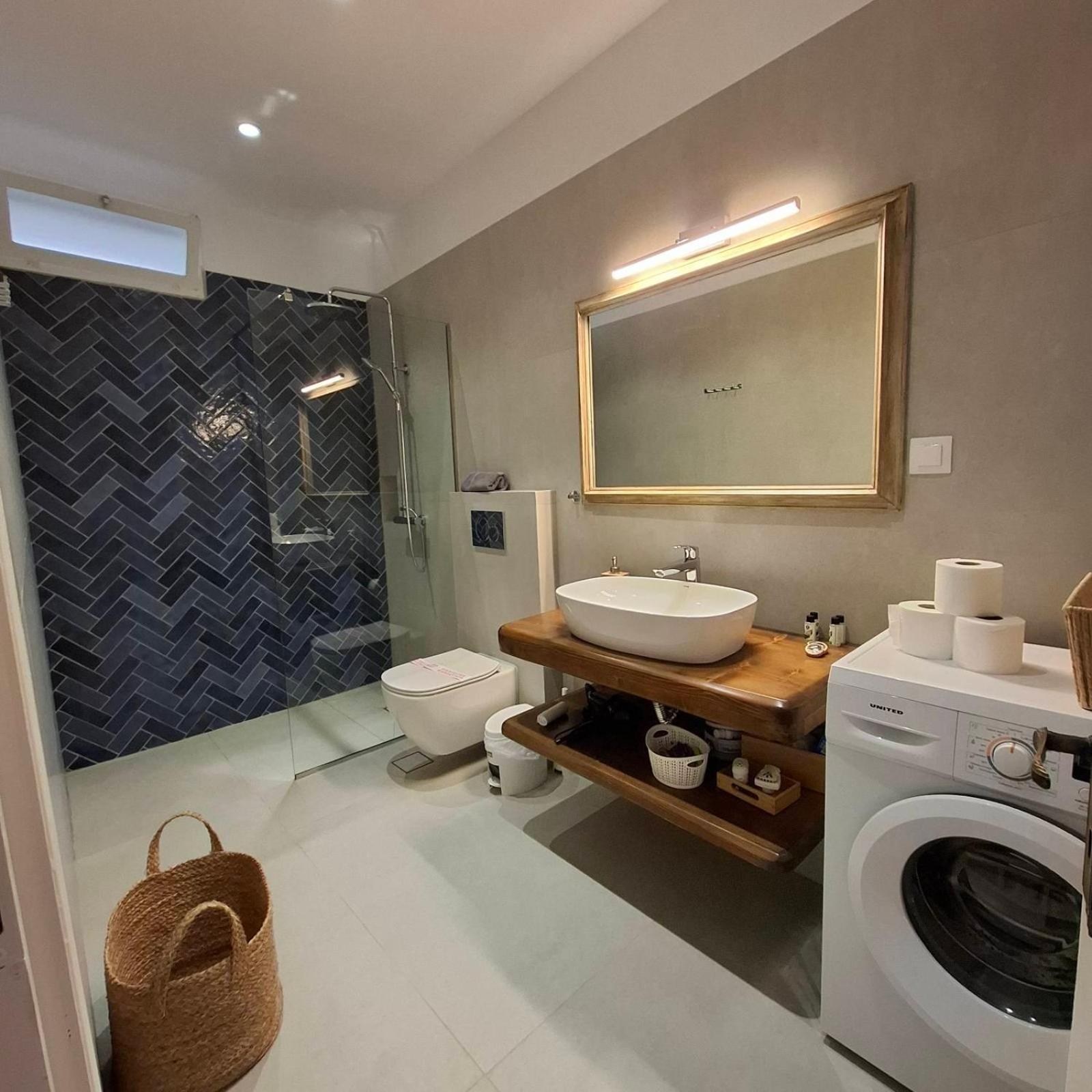 Aquarella-Stylish Veranda Apartment In Centre Of Poros Town Luaran gambar
