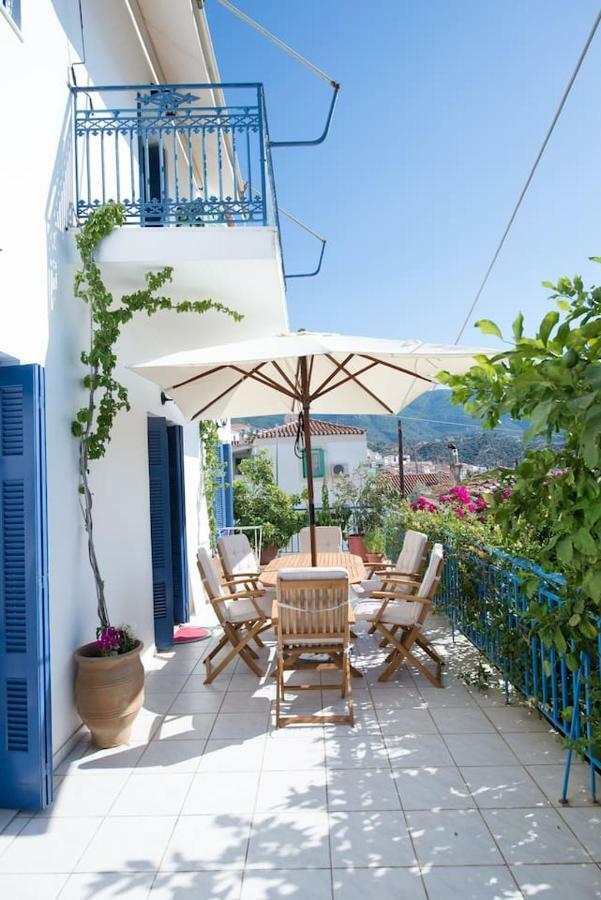 Aquarella-Stylish Veranda Apartment In Centre Of Poros Town Luaran gambar